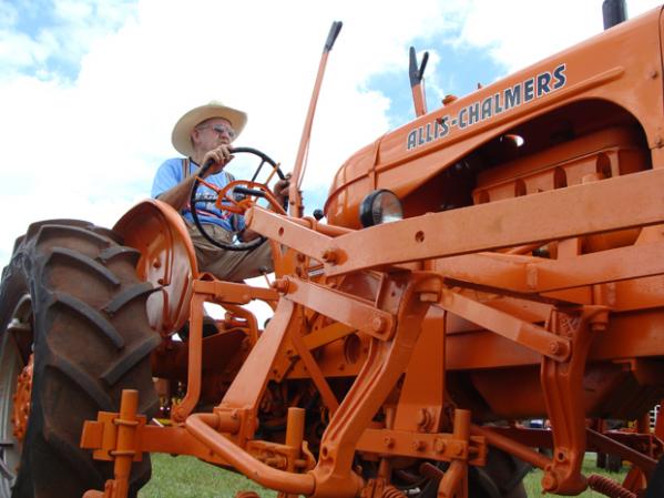 Coleção de máquinas agrícolas preserva história rural